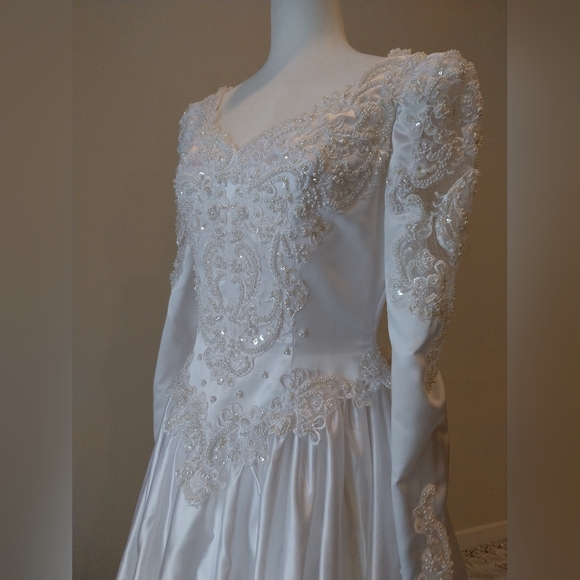 Alfredo Angelo Wedding Dress - Picture 5 of 15